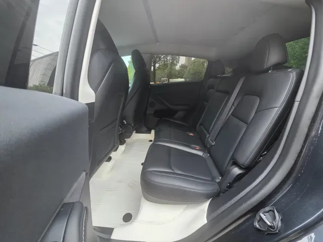 Tesla Model Y — Фото автомобиля 5
