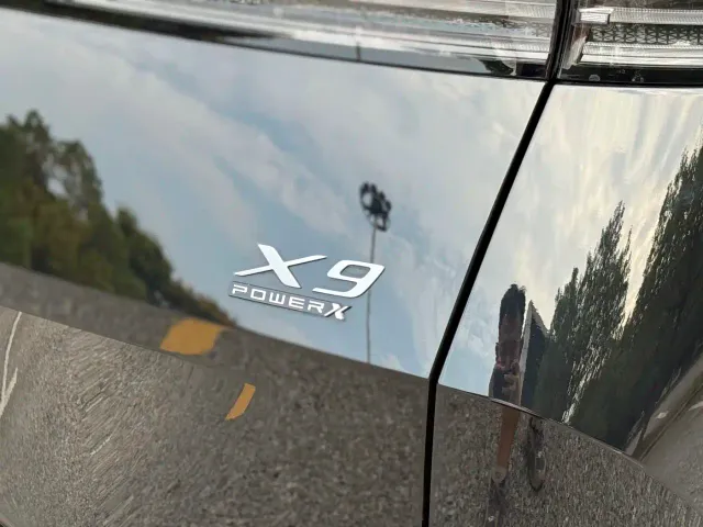 Xpeng X9 — Фото автомобиля 14