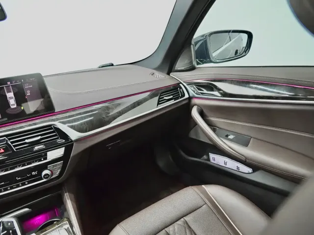 BMW BMW 5 Series 2022 525Li M Sport Package — Фото автомобиля 11