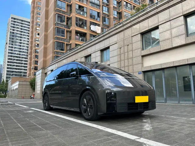 Li Auto MEGA — Фото автомобиля 2
