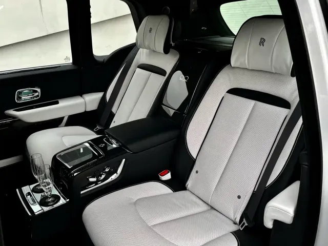 Rolls-Royce Cullinan — Фото автомобиля 27