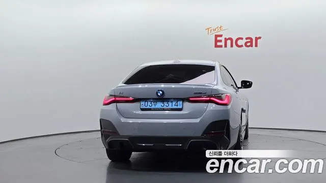 BMW i4 — Фото автомобиля 3