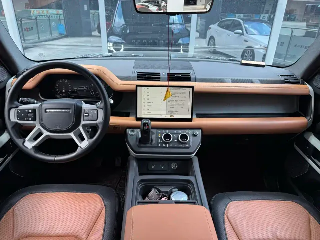 Land Rover Defender — Фото автомобиля 5