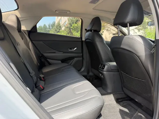 Hyundai Elantra — Фото автомобиля 15
