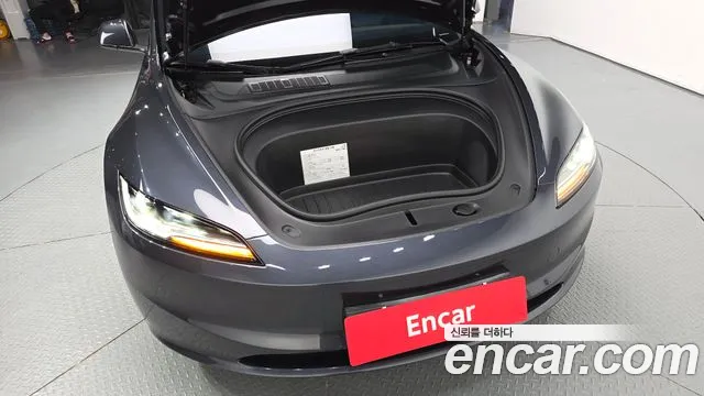 Tesla Model 3 — Фото автомобиля 9