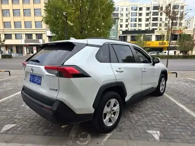 Toyota RAV4 — Фото автомобиля 7