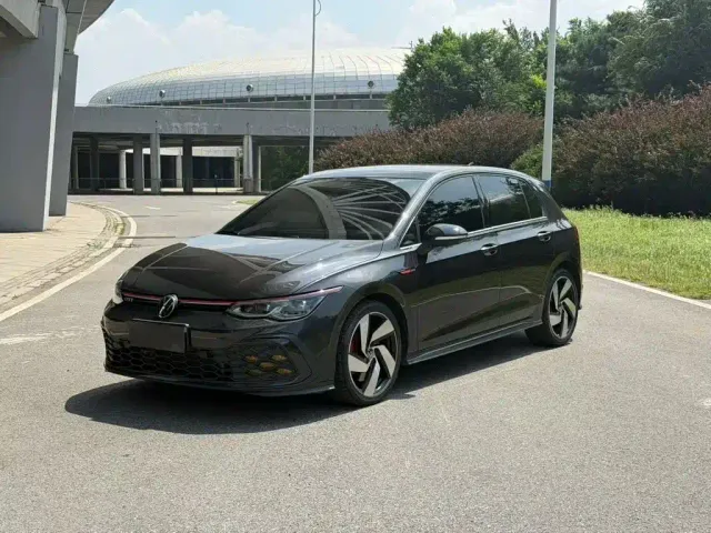 Фотография автомобиля — Volkswagen Golf GTI