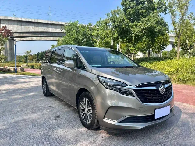 Buick GL8 — Фото автомобиля 3