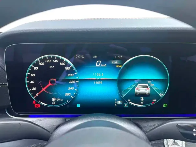 Mercedes-Benz E-Class — Фото автомобиля 4
