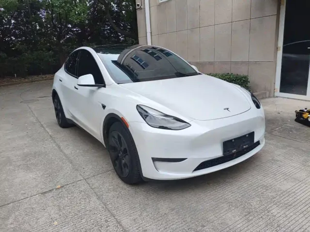 Tesla Model Y — Фото автомобиля 3