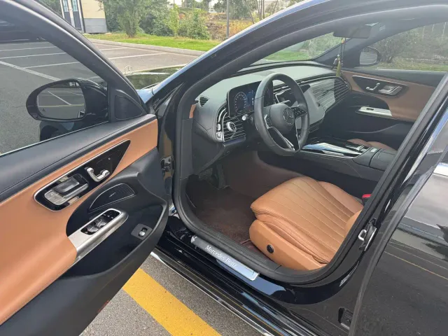 Mercedes-Benz E-Class — Фото автомобиля 6