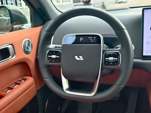 Li Auto L6 — Фото автомобиля 18
