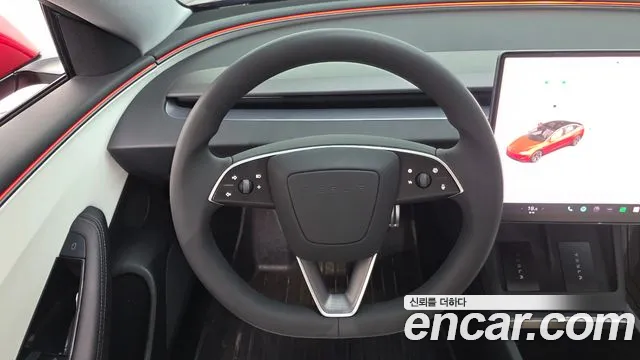 Tesla Model 3 — Фото автомобиля 12