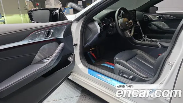 BMW 8 Series G15 — Фото автомобиля 15