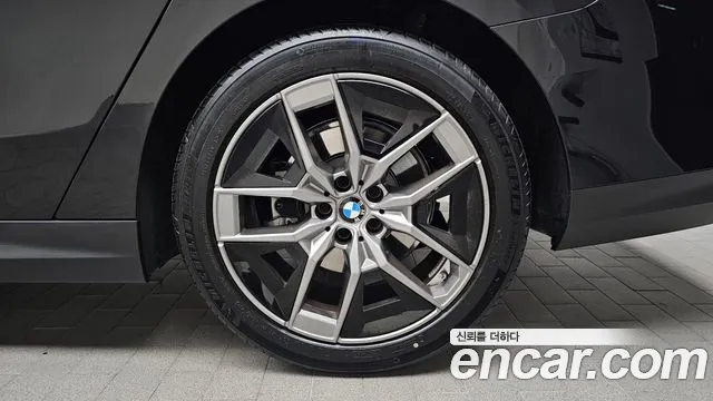 BMW 5-Series — Фото автомобиля 19