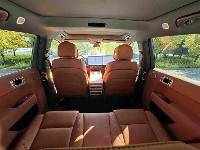 Li Auto L7 — Фото автомобиля 16