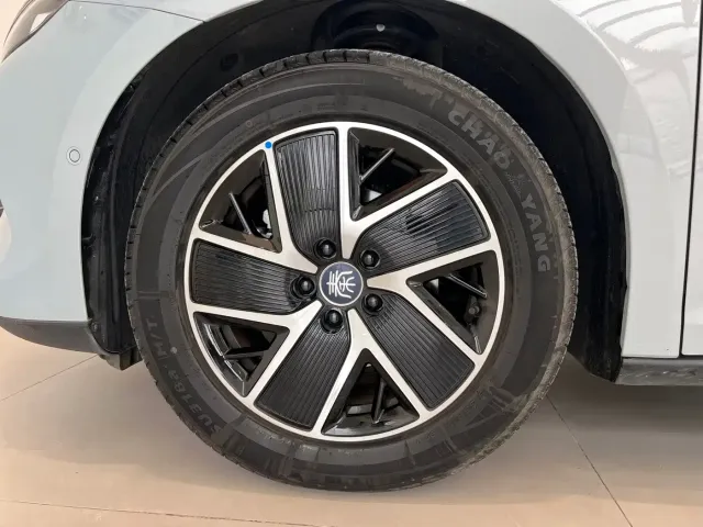 BYD Qin L — Фото автомобиля 15