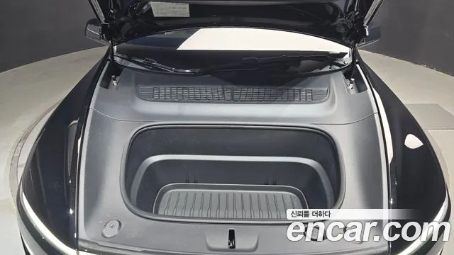 Tesla Model Y — Фото автомобиля 9