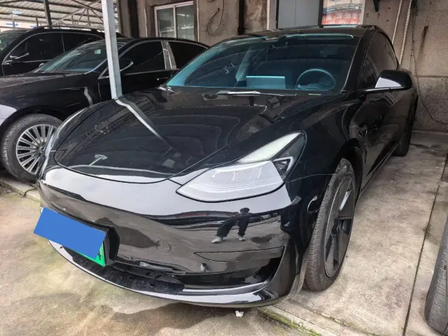 Tesla Model 3 — Фото автомобиля 3
