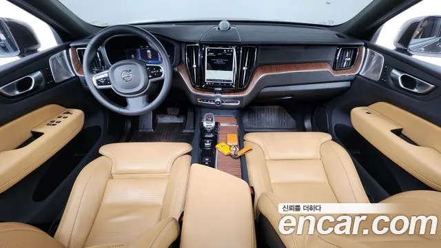 Вольво XC60 — Фото автомобиля 7