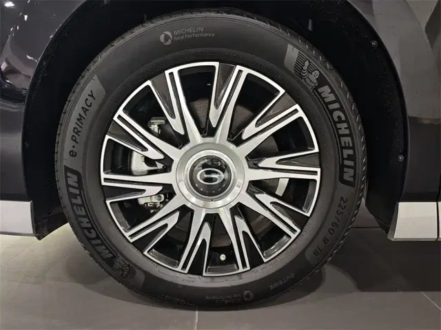 GAC Trumpchi E9 — Фото автомобиля 17