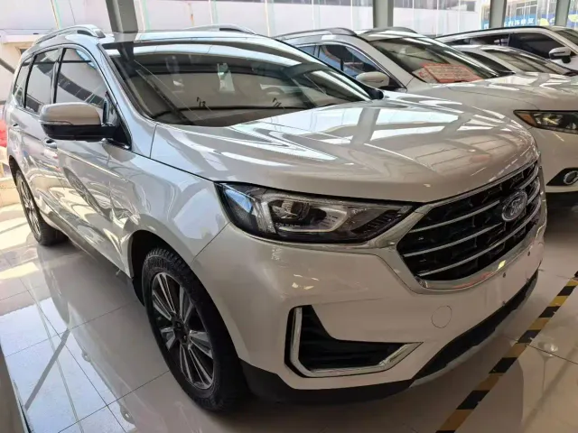 Ford Edge — Фото автомобиля 3