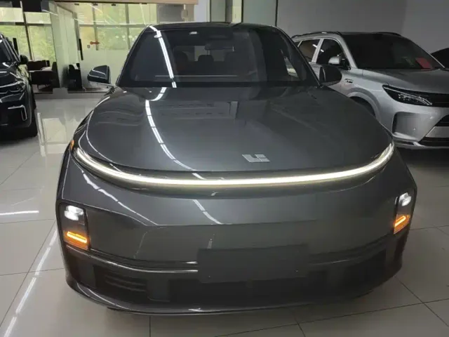 Li Auto L7 — Фото автомобиля 2
