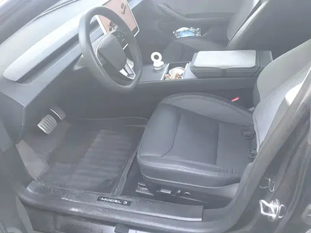 Tesla Model 3 — Фото автомобиля 9