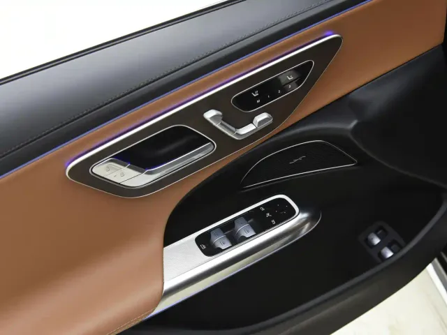 Mercedes-Benz E-Class — Фото автомобиля 11