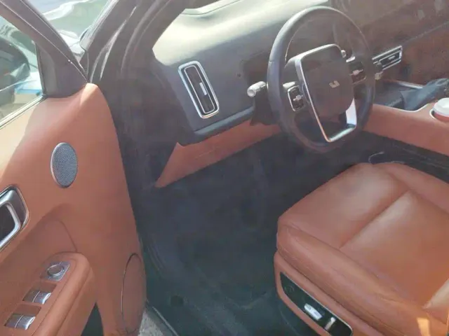 Li Auto L8 — Фото автомобиля 7