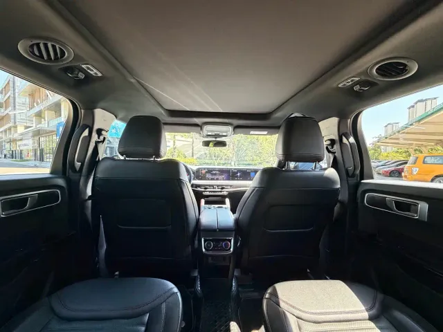 Ford Explorer — Фото автомобиля 20