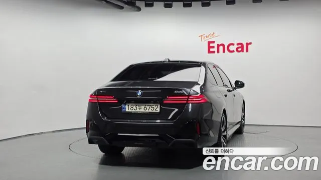 BMW 5-Series 5 серия (G60) 530i xDrive M Sport — Фото автомобиля 4