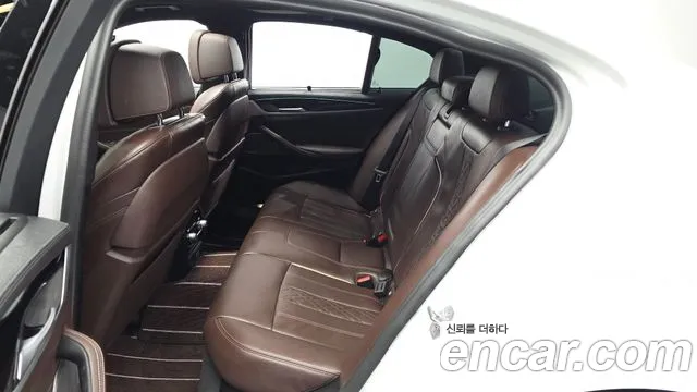 BMW 5 Series G30 — Фото автомобиля 16