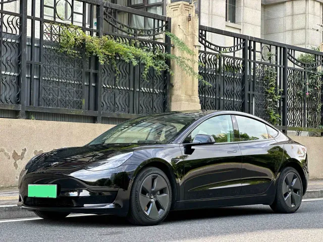 Фотография автомобиля — Tesla Model 3