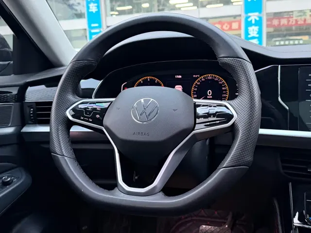 Volkswagen Passat — Фото автомобиля 12