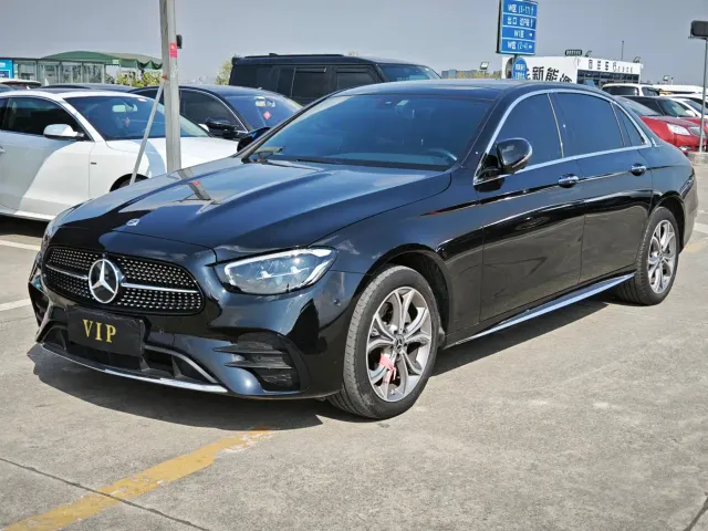 Фотография автомобиля — Mercedes-Benz E-Class