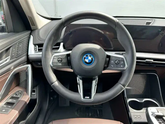 BMW BMW iX1 2025 eDrive25L M Sport Package — Фото автомобиля 5