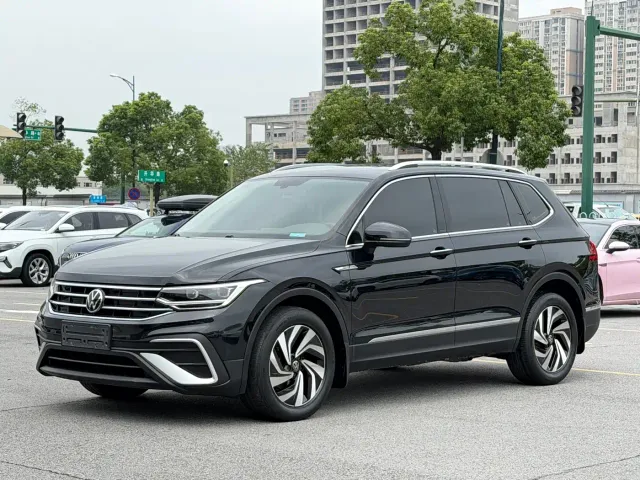 Фотография автомобиля — Volkswagen Tiguan L