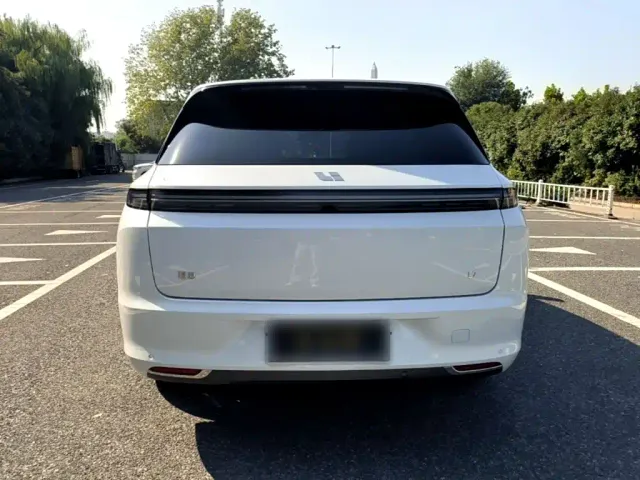 Li Auto L7 — Фото автомобиля 5