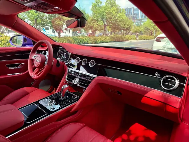 Bentley Flying Spur — Фото автомобиля 6