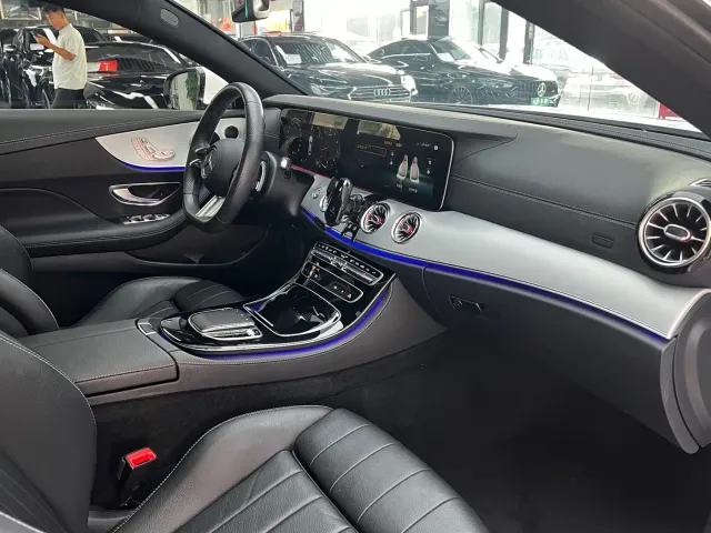 Mercedes-Benz E-Class — Фото автомобиля 23