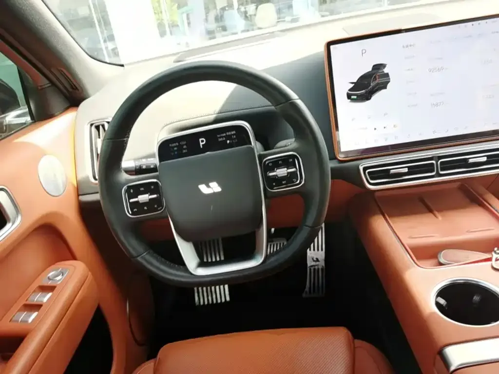 Li Auto Li L8 2023 Pro — Фото автомобиля 14