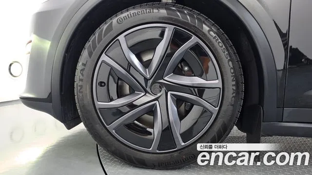 Tesla Model X — Фото автомобиля 5
