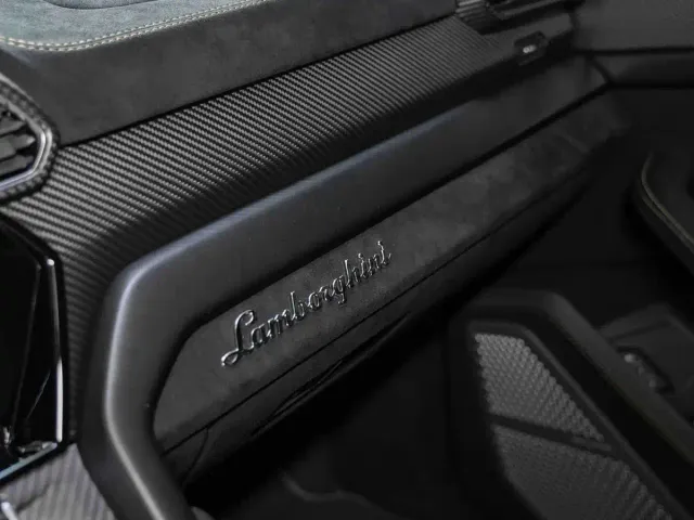 Lamborghini Urus — Фото автомобиля 20