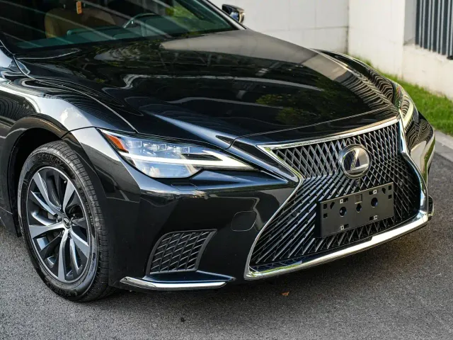 Lexus LS — Фото автомобиля 9