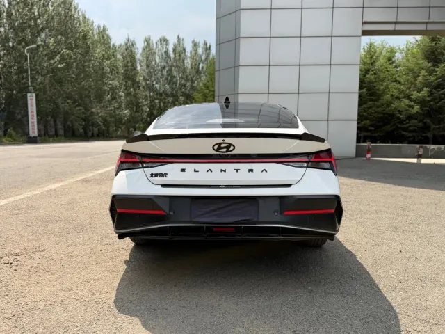 Hyundai Elantra — Фото автомобиля 6