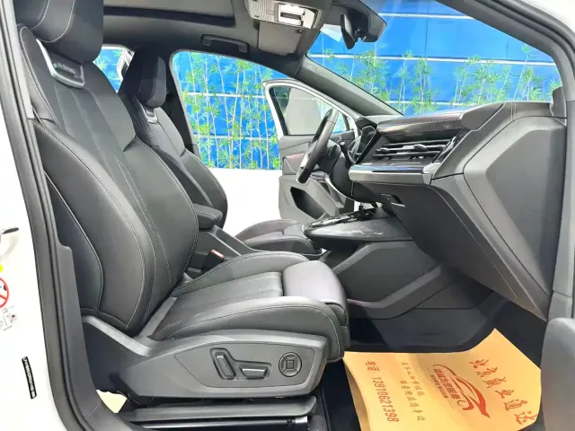 Audi Q4 e-tron — Фото автомобиля 15