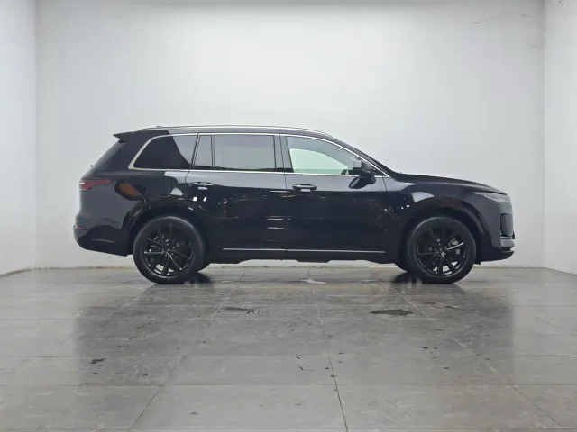 Li Auto ONE — Фото автомобиля 11