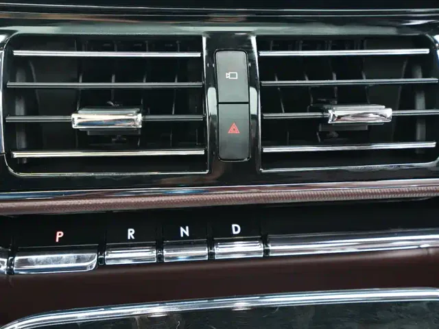 Lincoln Navigator — Фото автомобиля 9