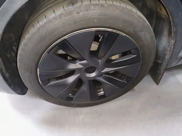 Tesla Model Y — Фото автомобиля 22